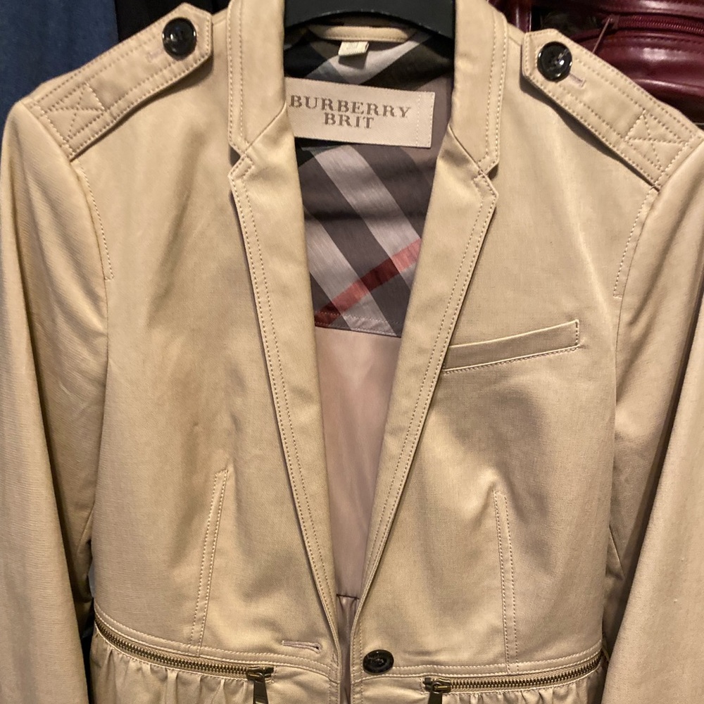 Burberry Jacket Authentic Perfect condition.size 8